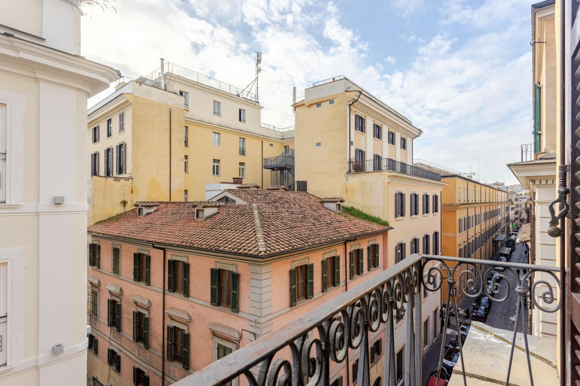 Piazza Di Spagna 2 Bedrooms And 5 Juliet Balcony