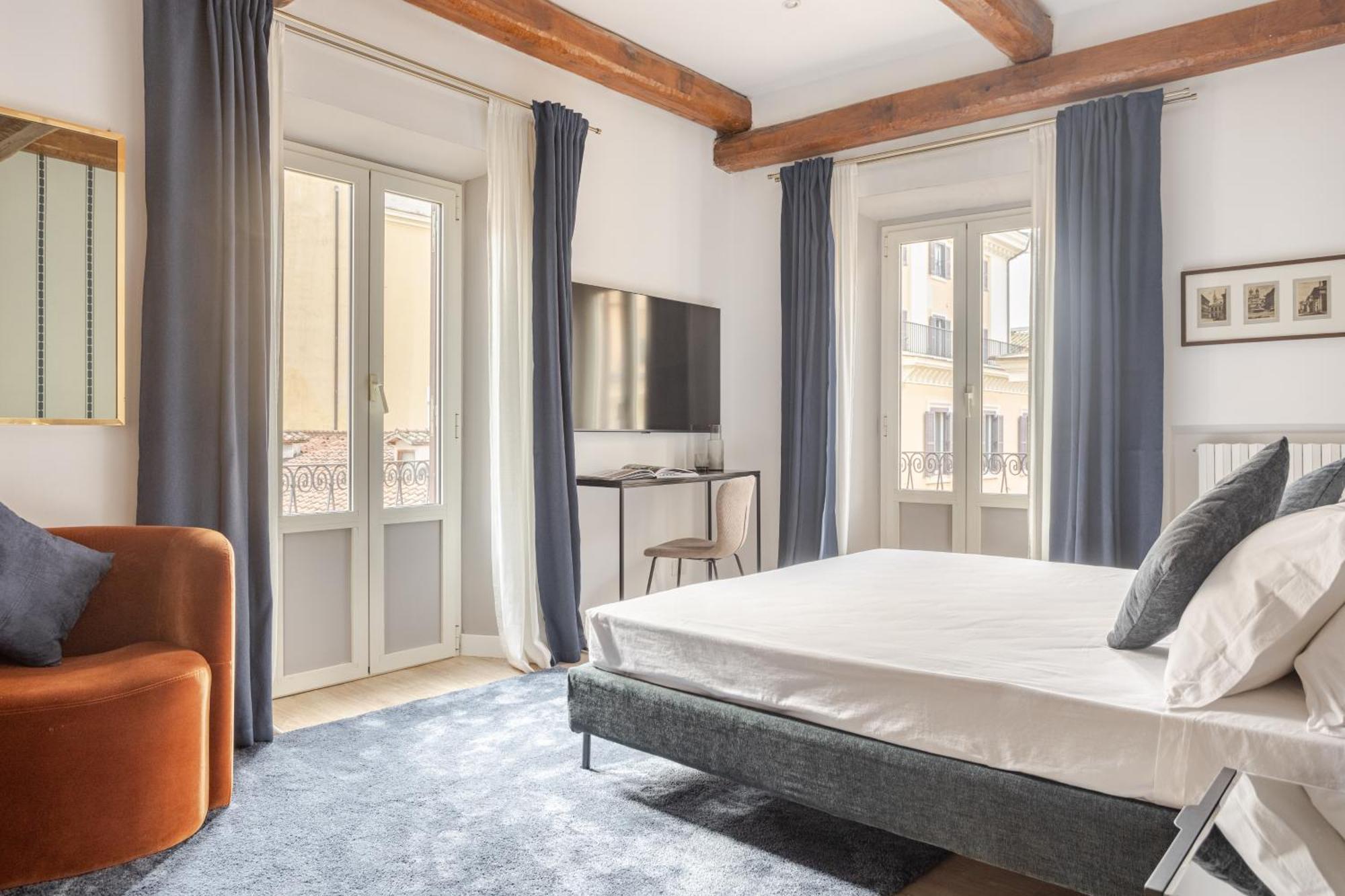 Piazza Di Spagna 2 Bedrooms And 5 Juliet Balcony Appartement
