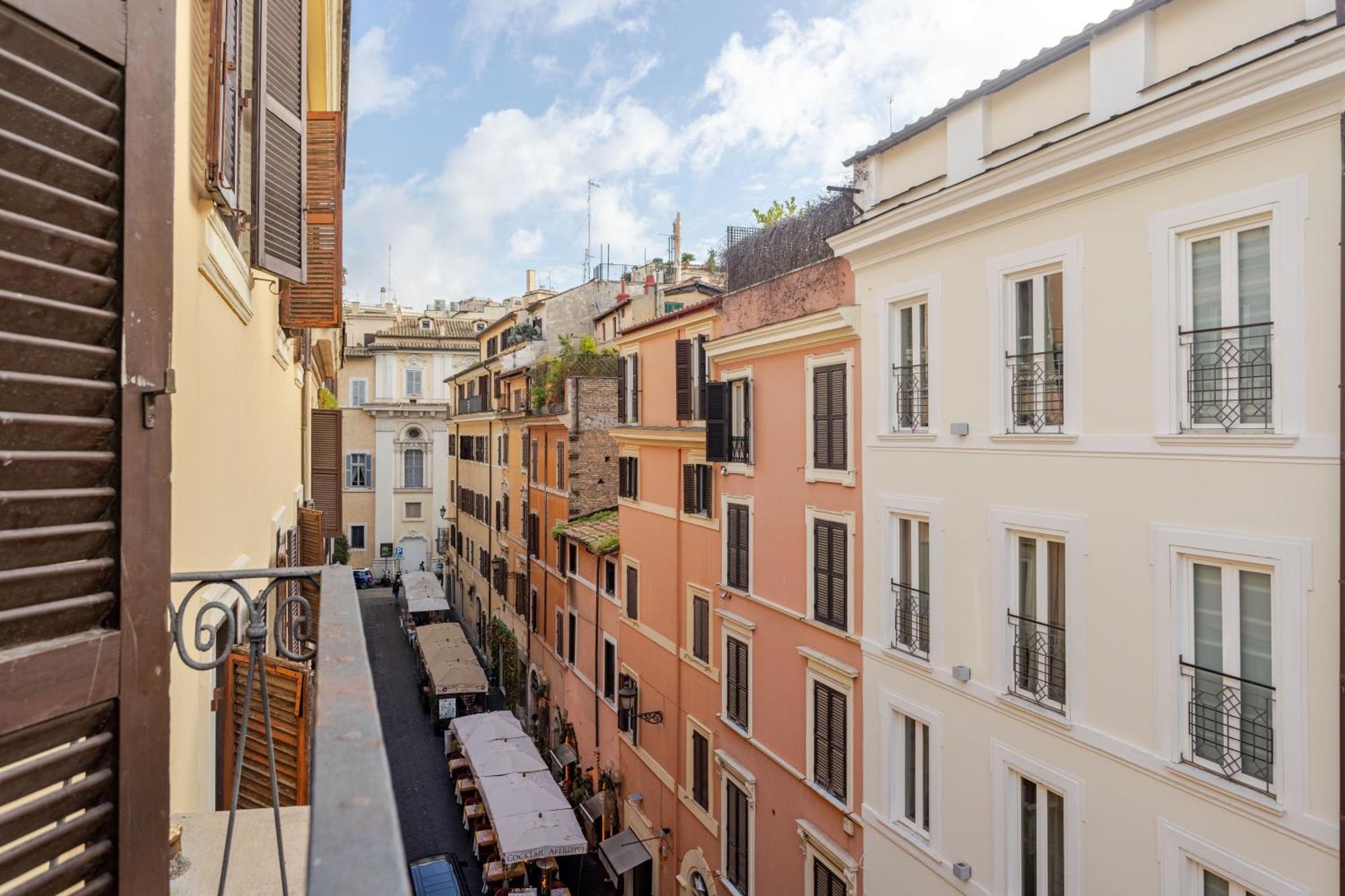 Piazza Di Spagna 2 Bedrooms And 5 Juliet Balcony * Rome