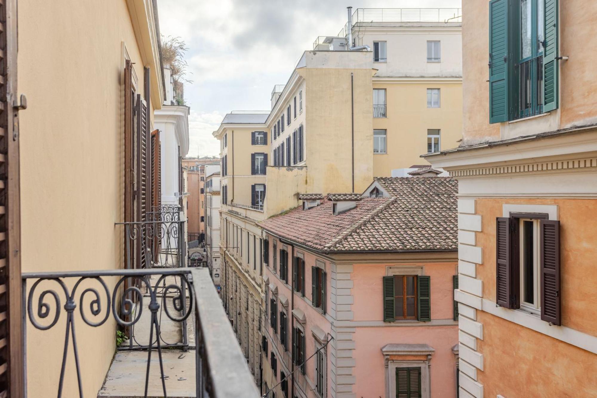 Appartement Piazza Di Spagna 2 Bedrooms And 5 Juliet Balcony Rome