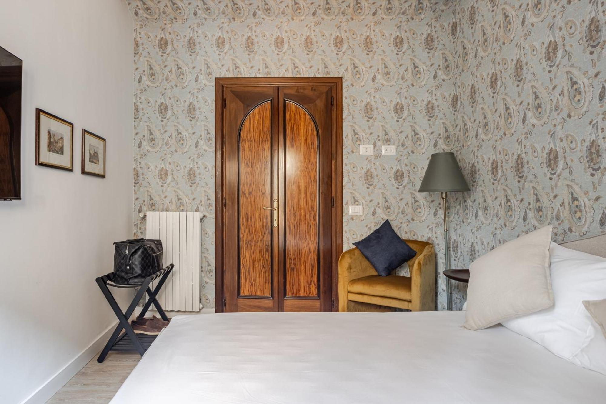 Piazza Di Spagna 2 Bedrooms And 5 Juliet Balcony Rome